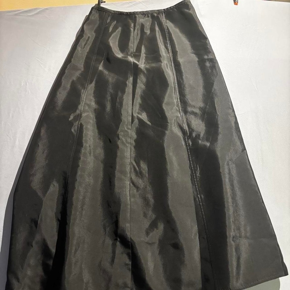 Cashe Black satin midi skirt with zipper closure, size 10 vintage halloween goth